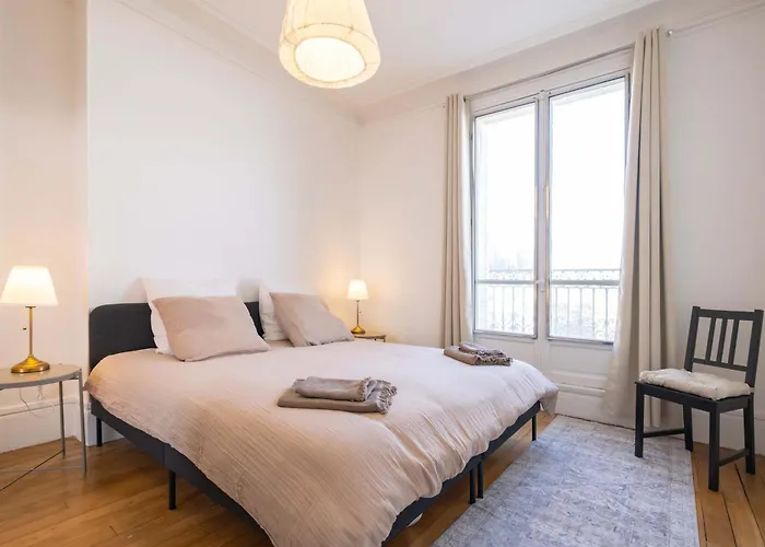 Eiffel Tower View 3br Balcony Апартаменты