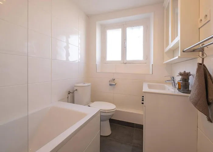 Eiffel Tower View 3br Balcony Апартаменты Париж