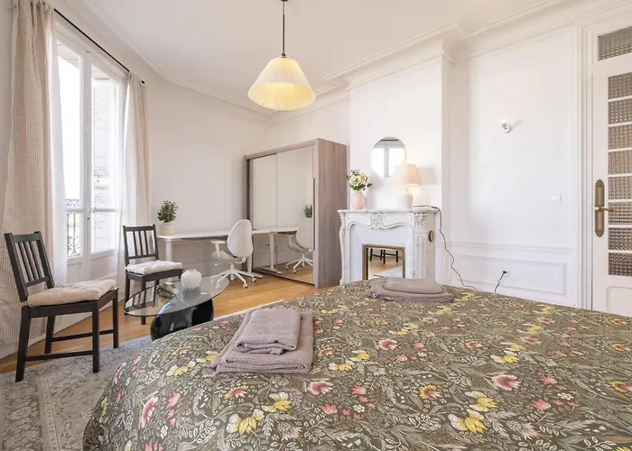 Eiffel Tower View 3br Balcony Апартаменты