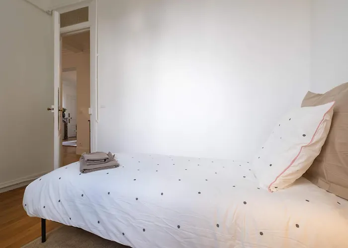 Eiffel Tower View 3br Balcony Апартаменты *