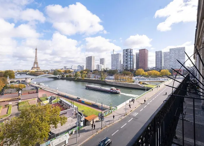 Eiffel Tower View 3br Balcony Париж