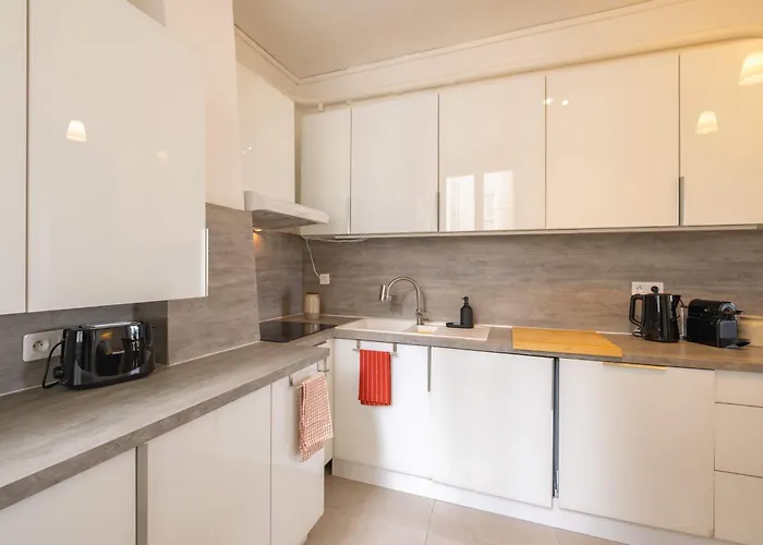 Eiffel Tower View 3br Balcony Апартаменты Париж