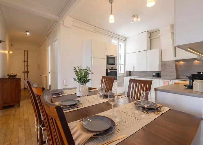 Eiffel Tower View 3br Balcony Апартаменты