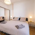 Eiffel Tower View 3br Balcony