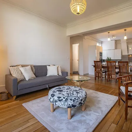 Eiffel Tower View 3br Balcony Paris