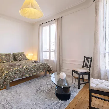 Eiffel Tower View 3br Balcony *