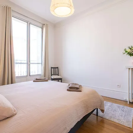 Apartman Eiffel Tower View 3br Balcony