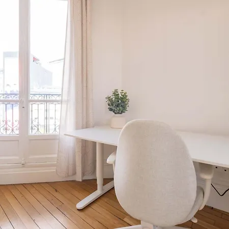 Eiffel Tower View 3br Balcony Apartman *