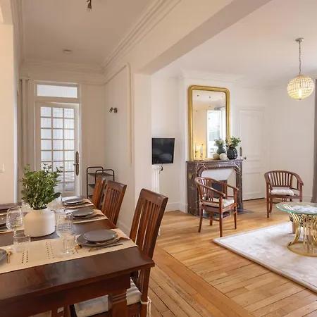 Apartment Eiffel Tower View 3br Balcony