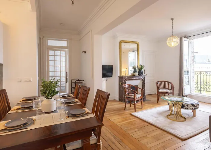 Daire Eiffel Tower View 3br Balcony