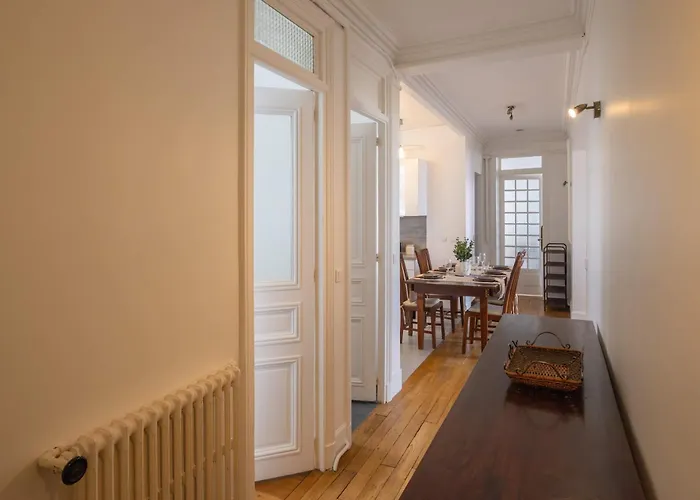 Eiffel Tower View 3br Balcony *