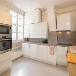 Eiffel Tower View 3br Balcony Paris