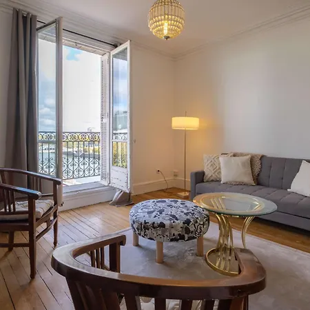 Eiffel Tower View 3br Balcony 아파트