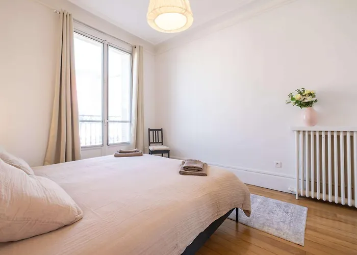 아파트 Eiffel Tower View 3br Balcony