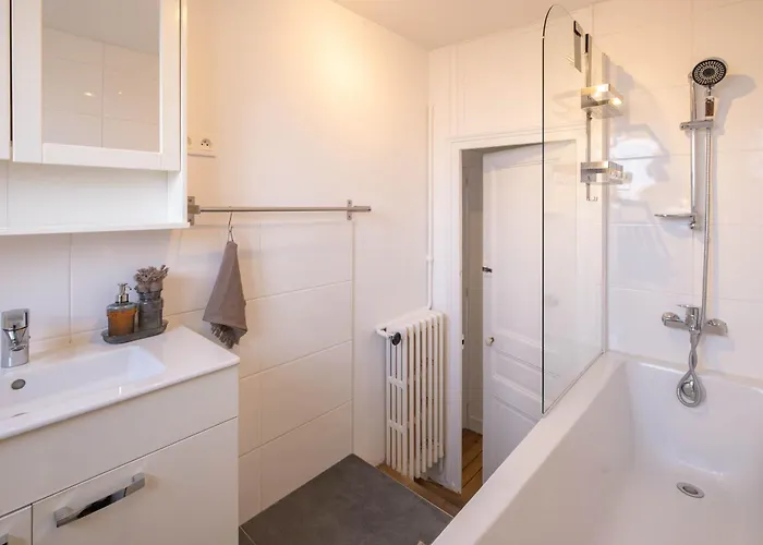 Eiffel Tower View 3br Balcony * 파리