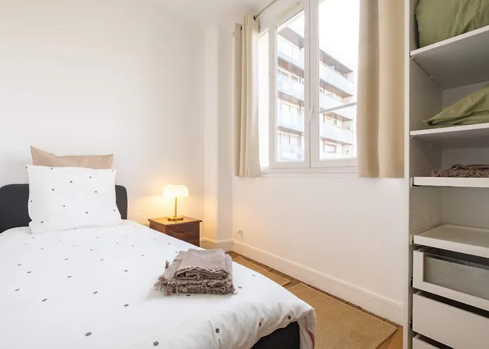 아파트 Eiffel Tower View 3br Balcony *