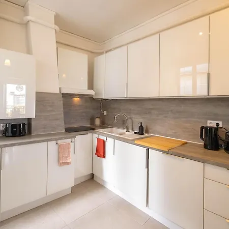 Eiffel Tower View 3br Balcony Lägenhet Paris