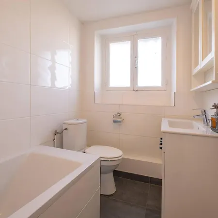 Eiffel Tower View 3br Balcony Lägenhet Paris