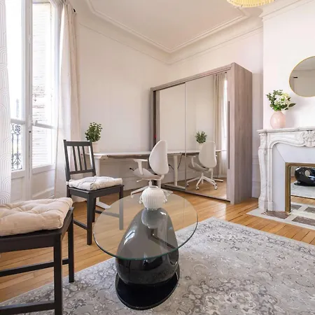 Eiffel Tower View 3br Balcony Lägenhet