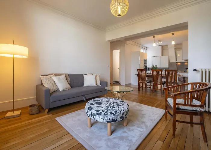 Eiffel Tower View 3br Balcony Parijs