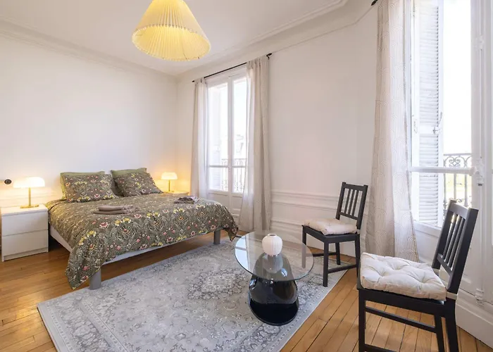 Eiffel Tower View 3br Balcony *