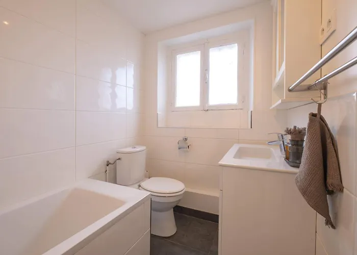 Appartement Eiffel Tower View 3br Balcony Parijs