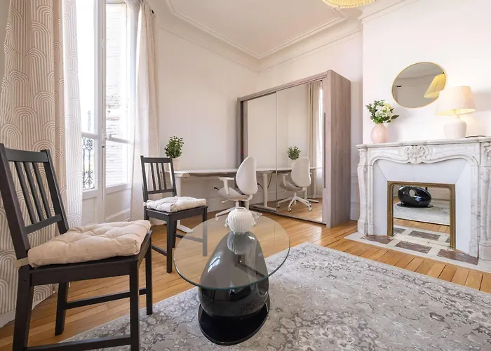 Eiffel Tower View 3br Balcony Appartement